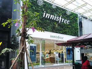 green wall retail indonesia